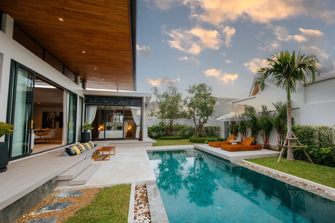 Botanica Modern Loft private pool and exterior at dusk